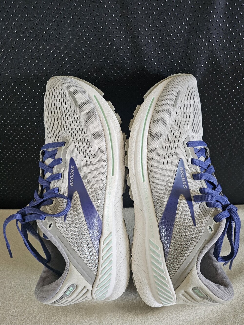 EXELLENT BROOKS Women's Adrenaline GTS-22 Running Sneakers Grey/Blue Sz 9 - Picture 6 of 15